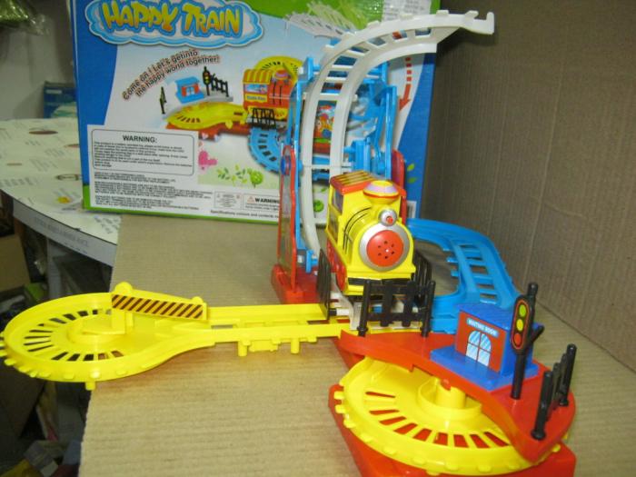 A BEAUTIFUL HAPPY TRAIN SET - CHANGE ITS TRACK - WITH SOUND - GO UP & DOWN