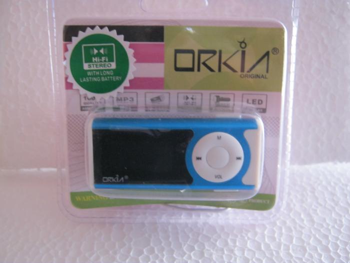 MP3 PLAYER WITH MICRO SD CARD SLOT &WITH DIGITAL DISPLAY -EXPENDABLE UPTO 4GB