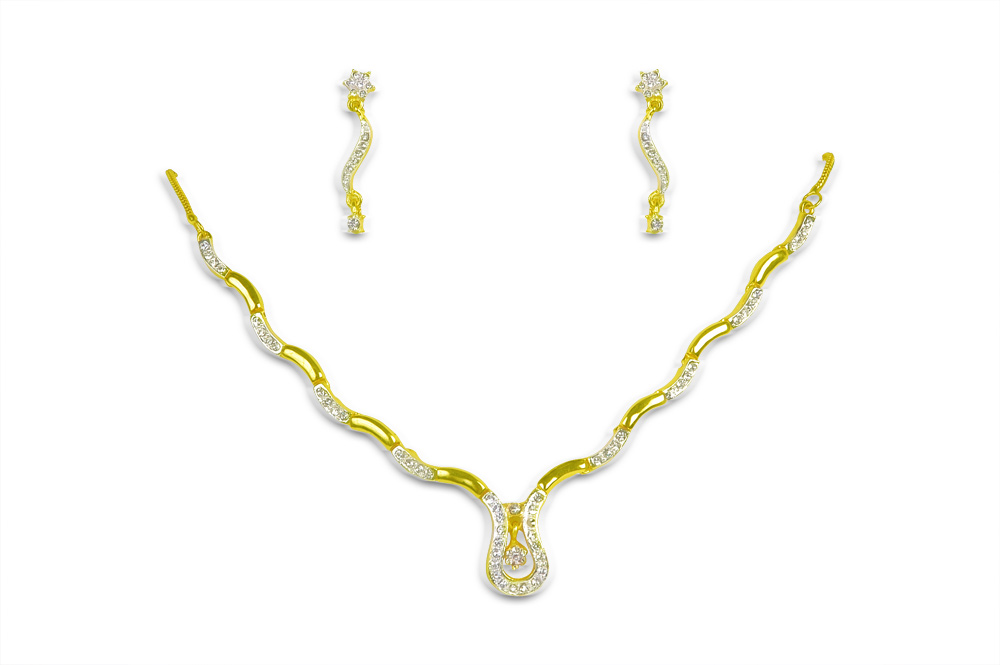 SENORITAS Elegant Stones Studded Necklace Set